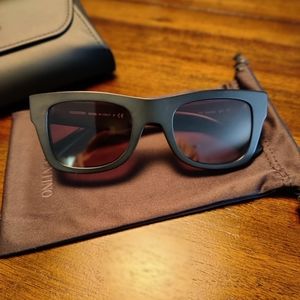 NEW Gorgeous Valentino Sunglasses